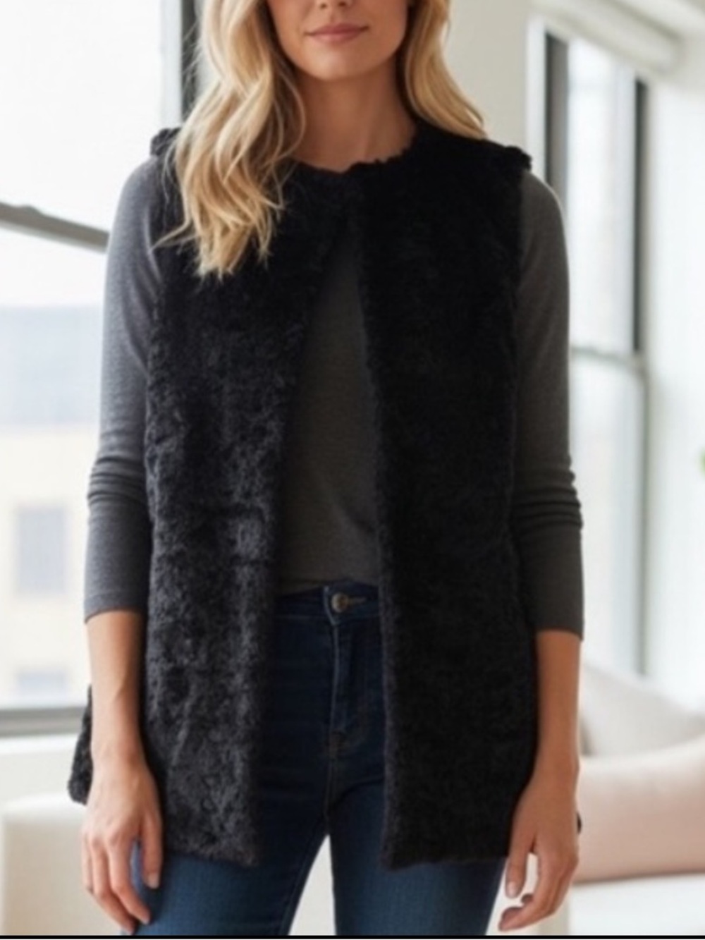 TIMELESS BLACK FAUX FUR VEST• XL